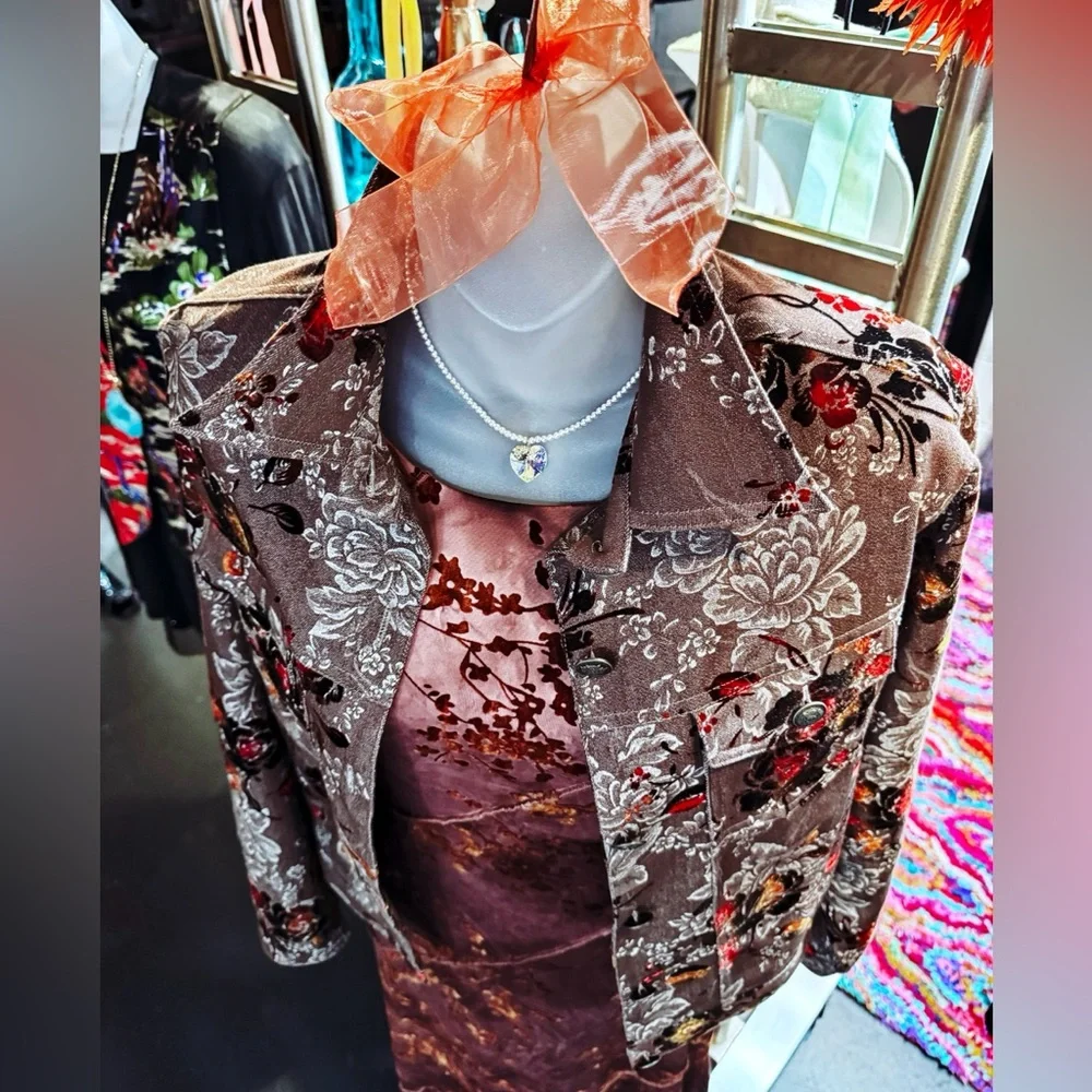 Floral Embroidered Jacket - Picture 5 of 5